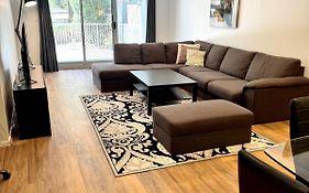 Spacious Braddon 2Bd - Ground Floor, 2 Car Spaces